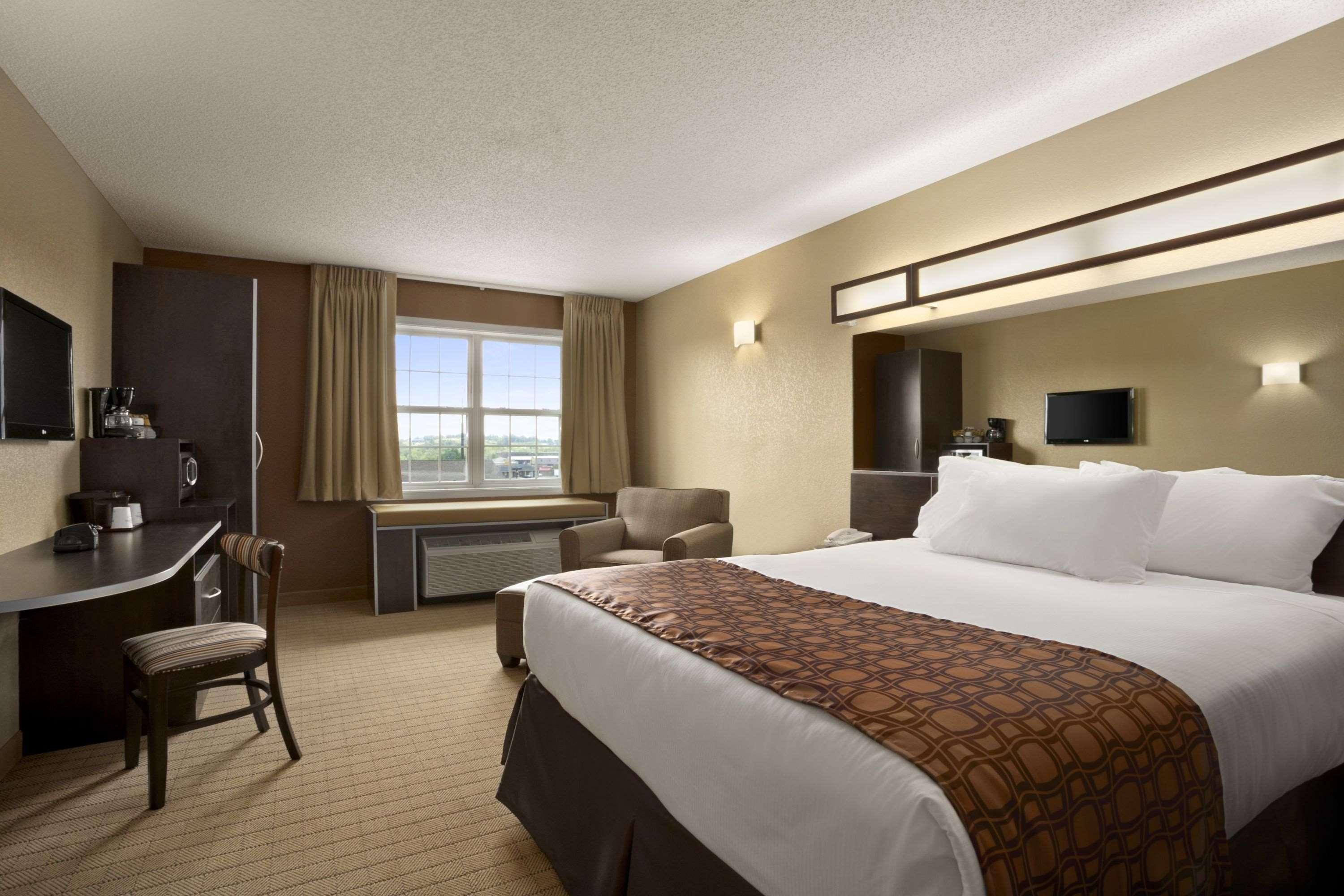 Microtel Inn & Suites By Wyndham Mineral Wells/Parkersburg Exterior photo