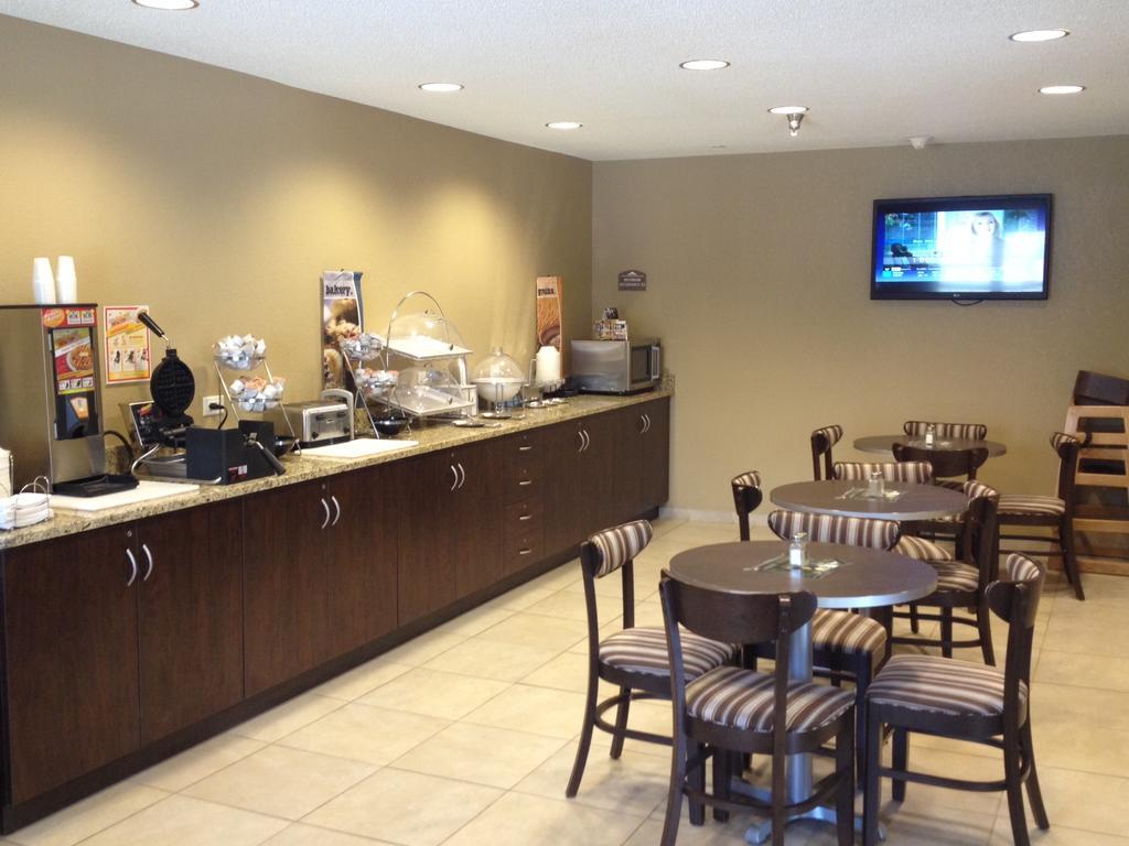 Microtel Inn & Suites By Wyndham Mineral Wells/Parkersburg Exterior photo