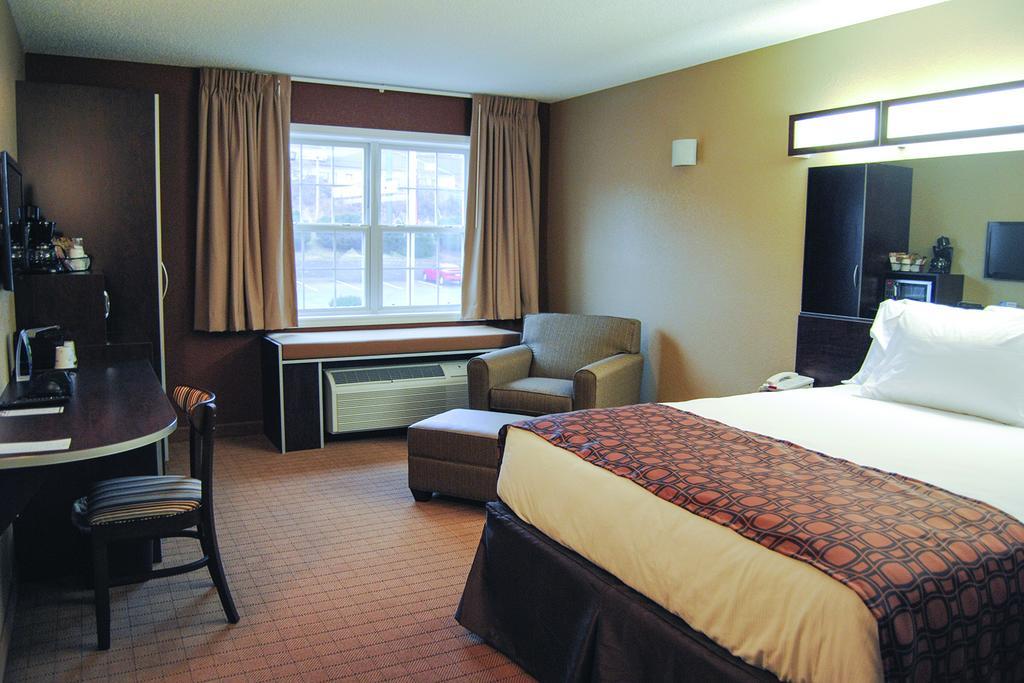 Microtel Inn & Suites By Wyndham Mineral Wells/Parkersburg Exterior photo