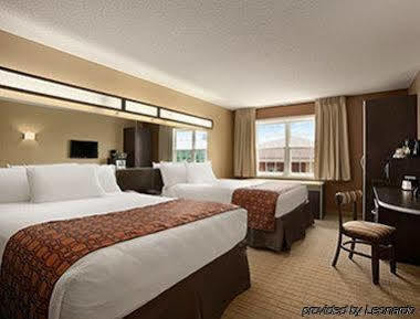 Microtel Inn & Suites By Wyndham Mineral Wells/Parkersburg Exterior photo