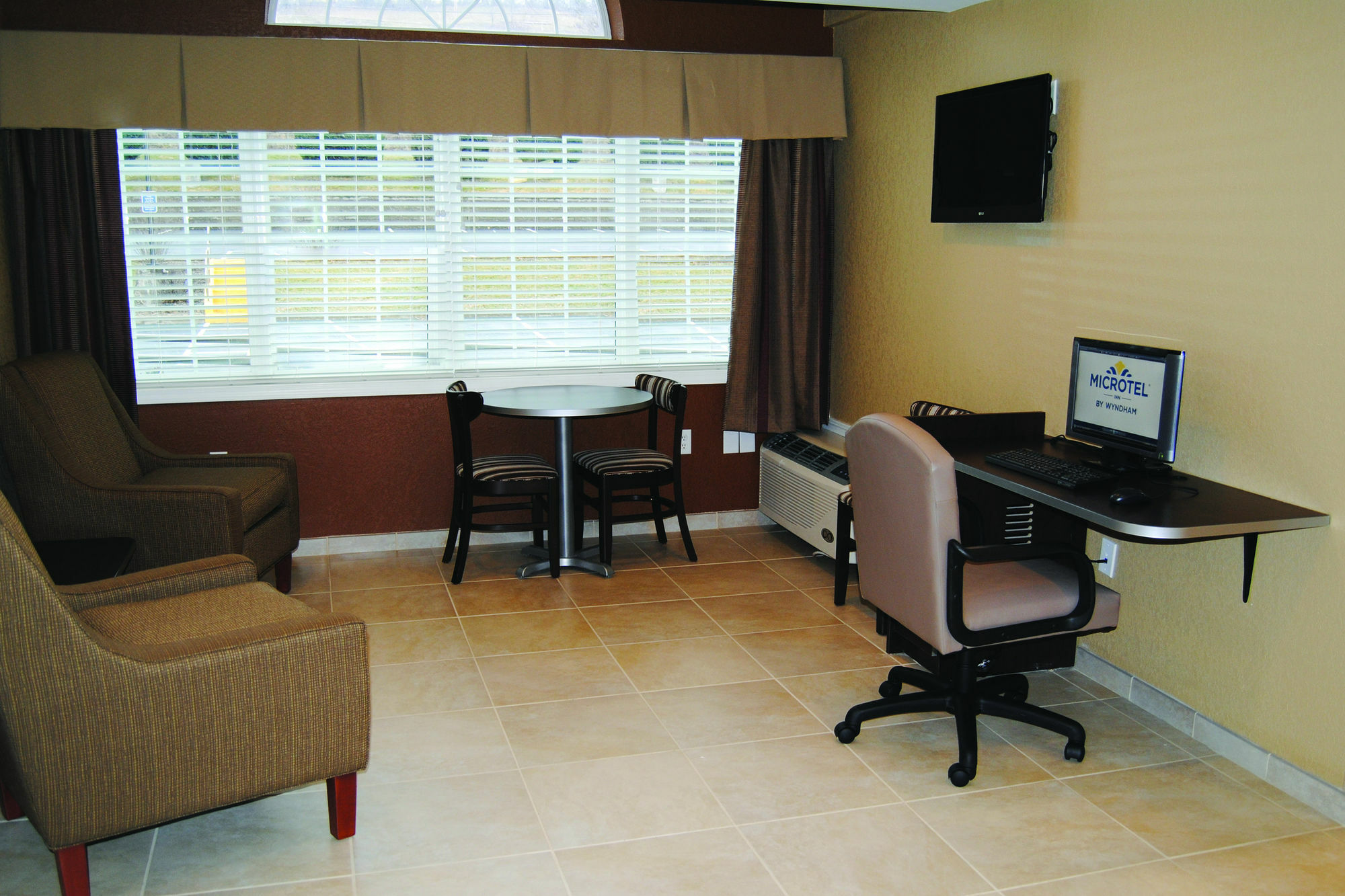 Microtel Inn & Suites By Wyndham Mineral Wells/Parkersburg Exterior photo